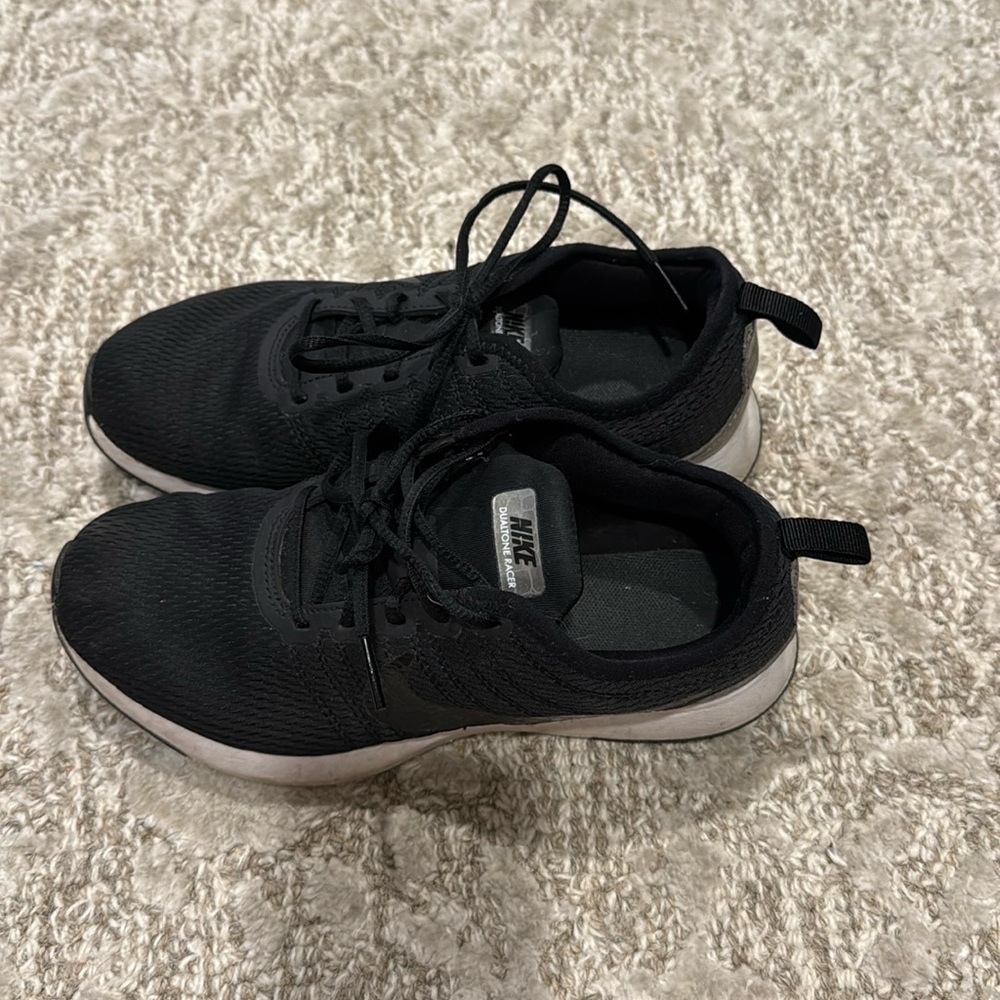 Nike Black Tennis shoes